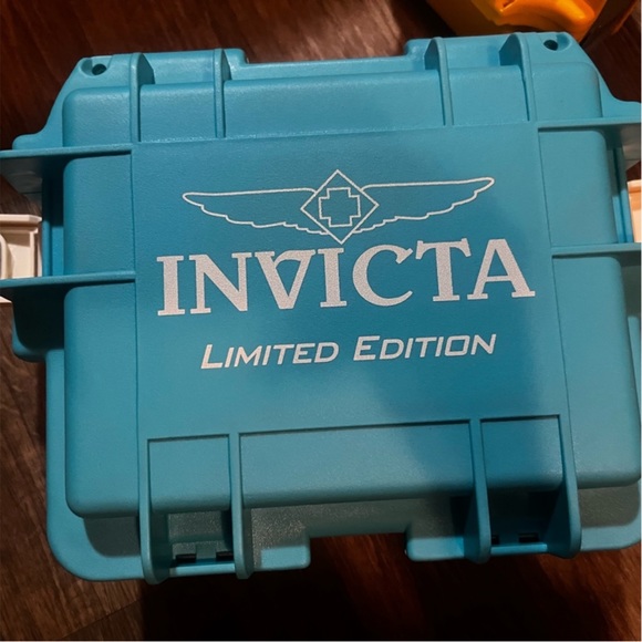 2 baby Blue Invicta watch cases - Picture 1 of 3